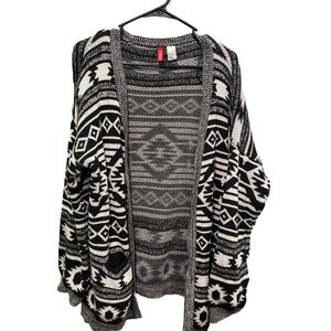 H&M Divided Black and White Patterned Tribal Aztec Boho Women's Sweater Size L
